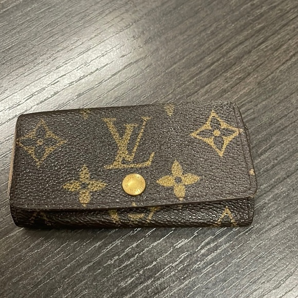 Louis Vuitton Accessories - Louis Vuitton Monogram Keyholder